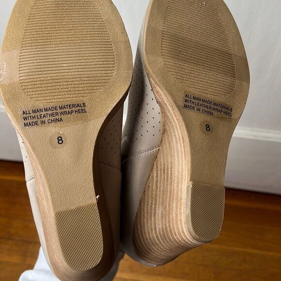 DV By Dolce Vita Gerdy Wedge Ankle Bootie Beige Nwt Size 8 Nwt - Picture 9 of 9